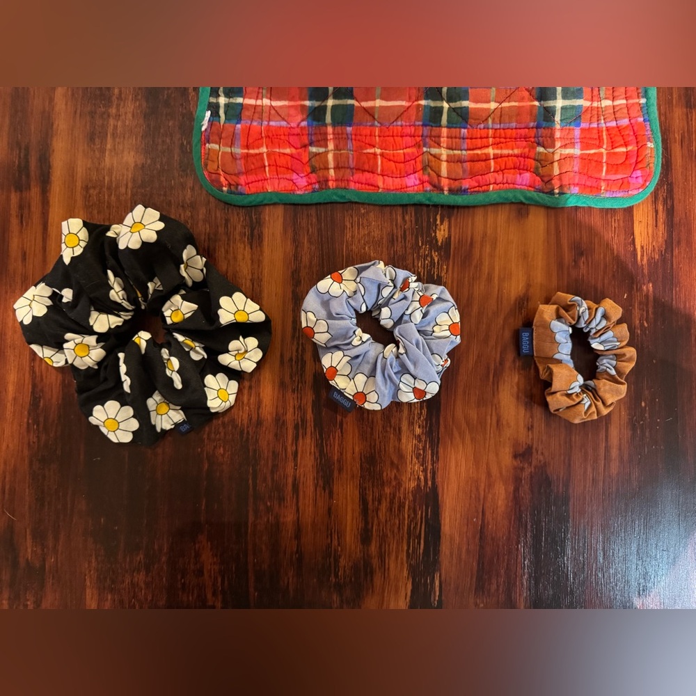 BAGGU set of 3 floral print scrunchies